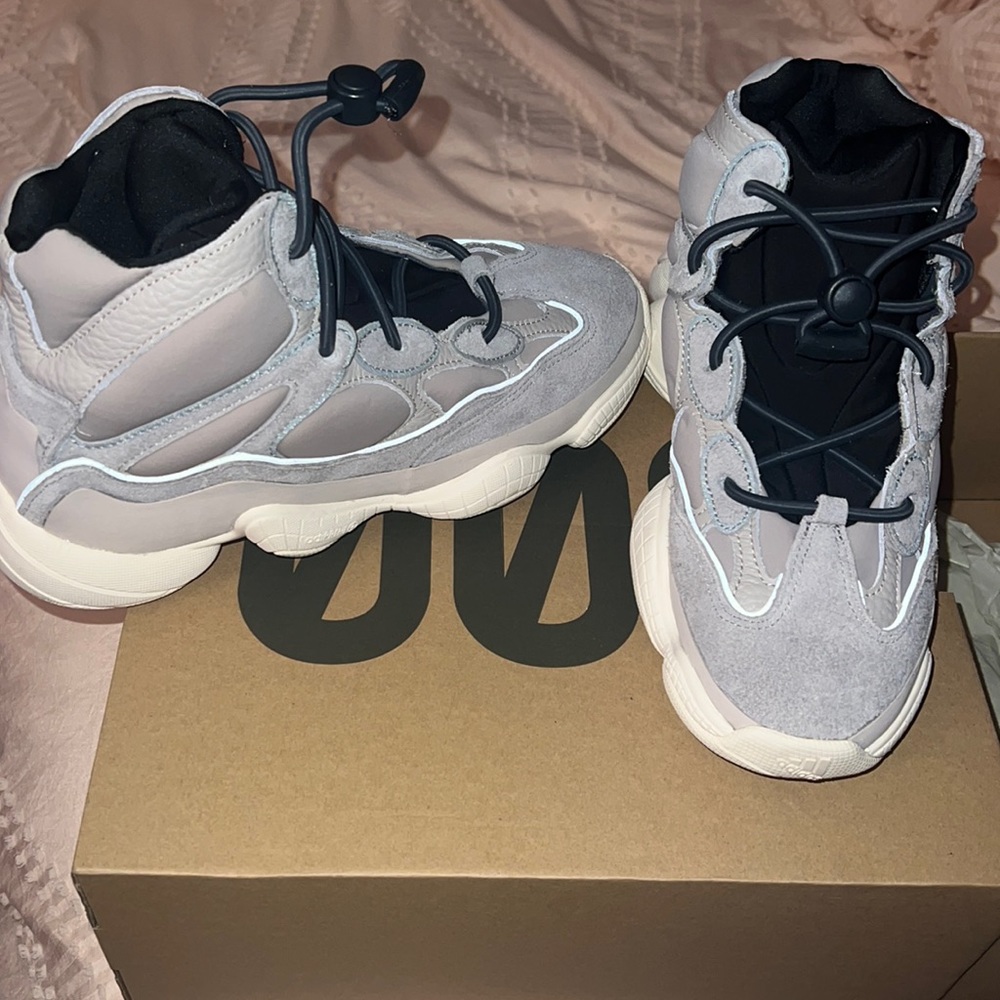 Yeezy 500 size 8.5 Men
